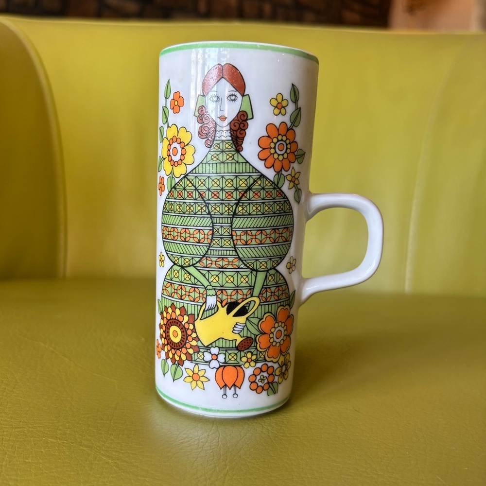 Vintage Royal Crown Arnart Smug Mug Tall Coffee Mug Mod Floral Woman 70s Retro - Picture 2 of 5